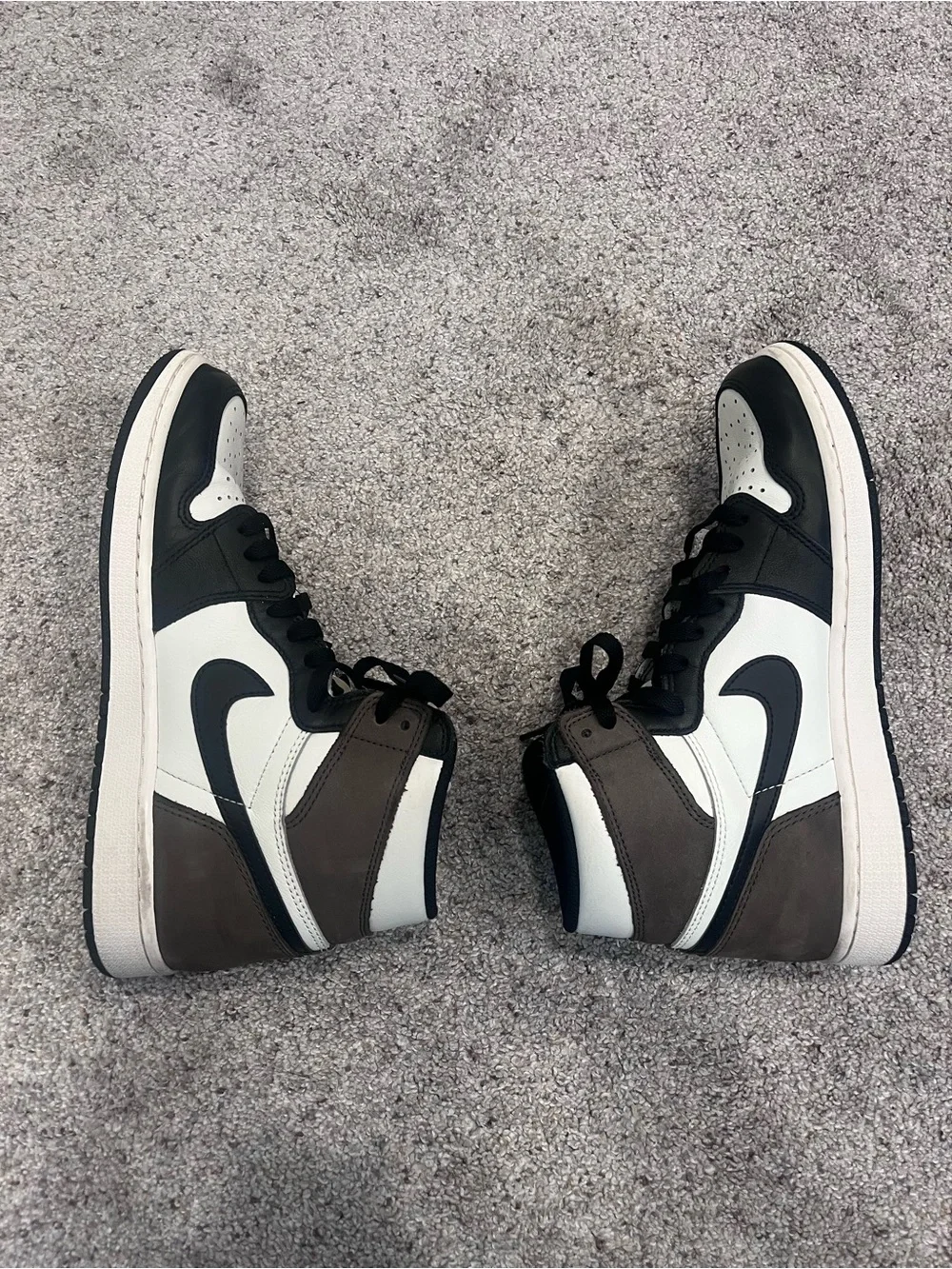 Air Jordan 1 Retro High OG Dark Mocha - Picture 9 of 16